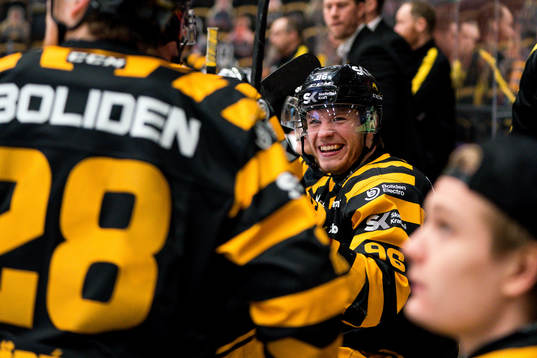 Skellefteås Rickard Hugg jublar
