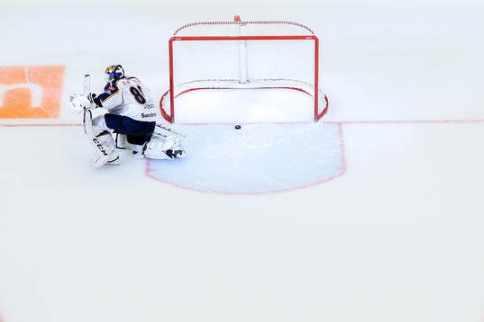 Djurgårdens målvakt Niklas Svedberg deppar