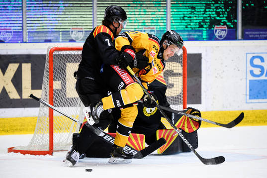 Brynäs Marcus Björk och Luleås Juhani Tyrväinen