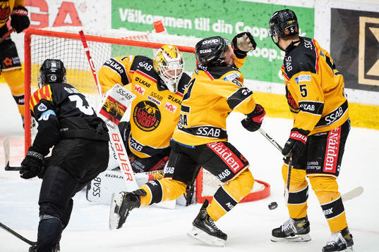Luleås Chris Desousa och Brynäs Linus Ölund