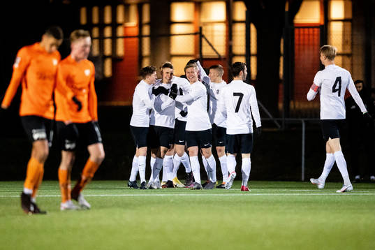 Landskronas Hampus Ferhm jublar med lagkamrater