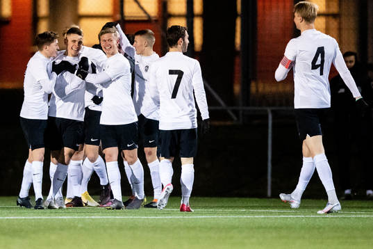Landskronas Hampus Ferhm jublar med lagkamrater