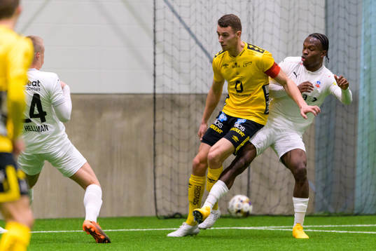 Elfsborgs Christopher McVey och Helsingborgs Noel Mbo