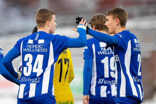 IFK Göteborgs Alfons Nygaard jublar ihop med Jesper