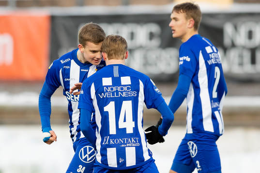 IFK Göteborgs Alfons Nygaard jublar ihop med Hannes