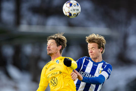Halmstads Dusan Djuric och IFK Göteborgs August Erlingmark