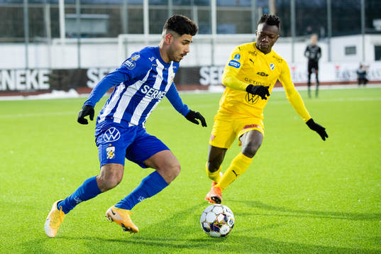IFK Göteborgs Hosam Aiesh och Halmstads Thomas Boakye