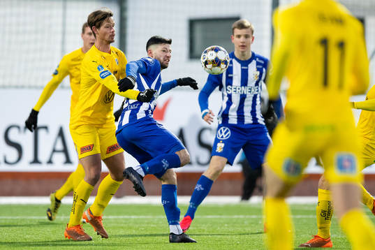Halmstads Dusan Djuric och IFK Göteborgs Kevin Yakob