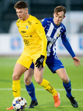 Halmstads Samuel Kroon och IFK Göteborgs Tim Van Assema