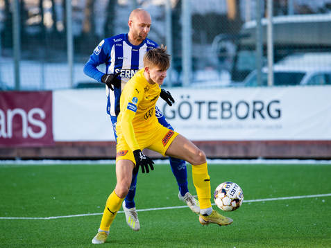 IFK Göteborgs Robin Söder och Halmstads Erik Ahlstrand