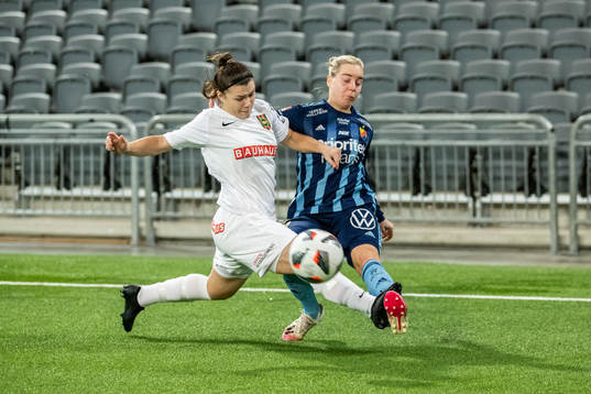 Brommapojkarnas Alexsandra Lobanova och Djurgårdens Fanny