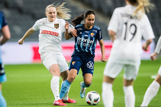 Brommapojkarnas Klara Andrup och Djurgårdens Nicole Ruiz