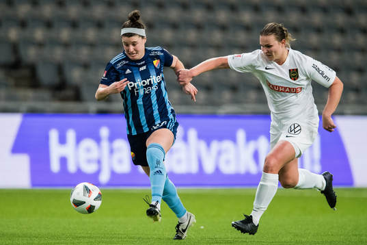 Djurgårdens Hayley Dowd och Brommapojkarnas Frida Boriero