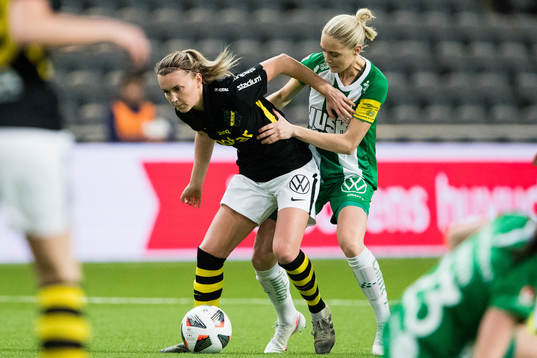 s Emma Santamäki och Hammarbys Alice Carlsson