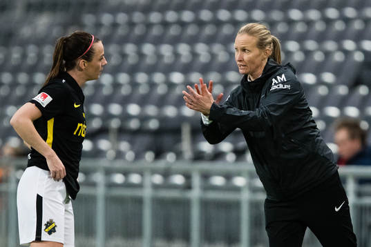 s Hallbera Gisladottir och manager Anne Mäkinen