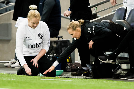 s tränare Maiju Ruotsalainen och manager Anne Mäkinen
