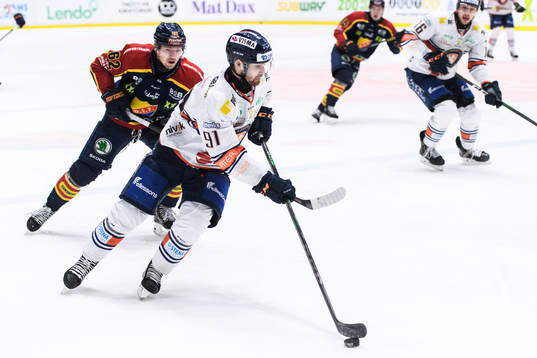 Djurgårdens Manuel Ågren och Växjös Andrew Calof