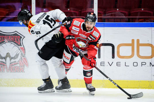 Brynäs Simon Bertilsson och Malmö Redhawks Joseph Veleno