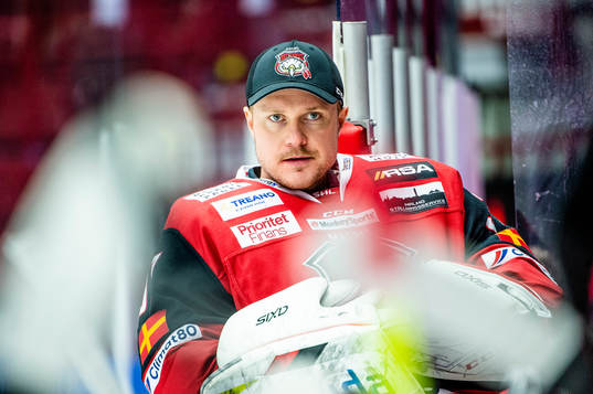 Malmö Redhawks målvakt Lars Volden på bänken