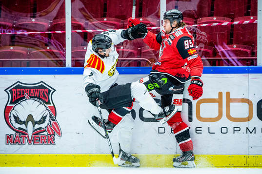 Brynäs Kristofer Berglund mot Malmö Redhawks Carl Persson