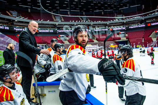 Brynäs tränare Peter Andersson och Johan Alcén i båset