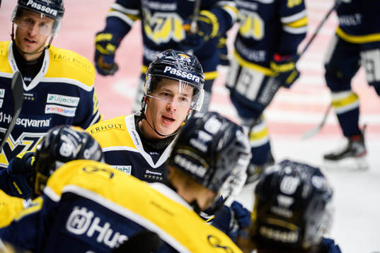 s Arttu Ilomäki jublar