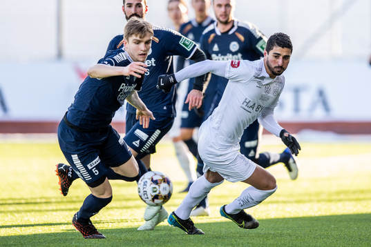 Utsiktens Jakob Hedenquist och Örgrytes Ailton Jose Almeida