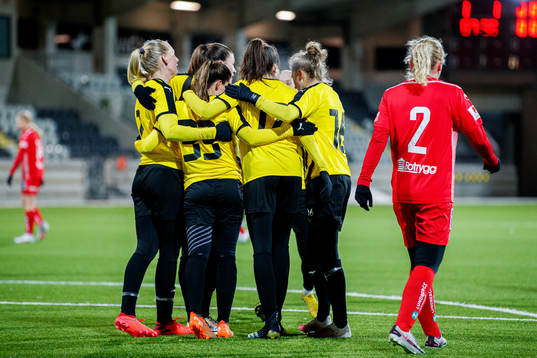 Häckens spelare jublar