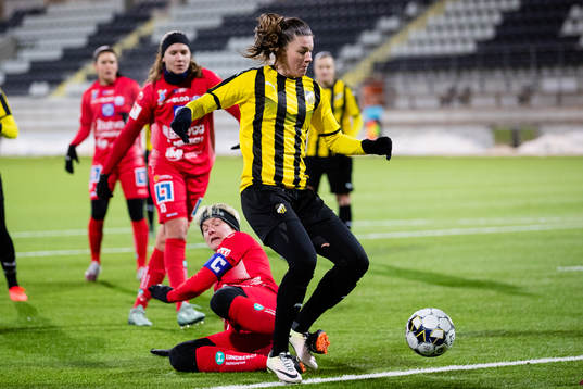 Linköpings Nilla Fischer och Häckens Pauline Hammarlund