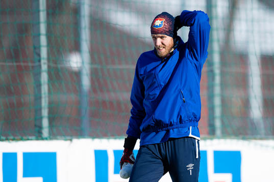 Örgrytes målvakt Fredrik Andersson innan  fotbollsmatchen