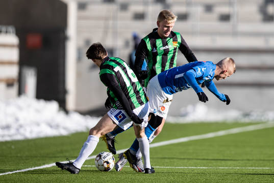 GAIS Joackim Åberg och Johan Andersson mot Norrbys Viktor