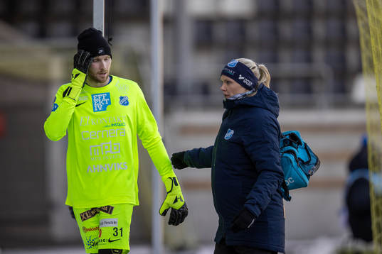 Norrbys målvakt Anton Cajtoft tvingas utgå