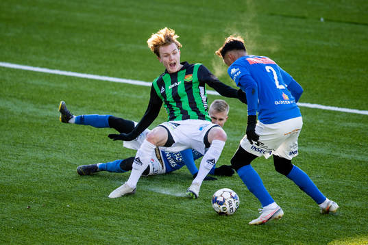 GAIS Julius Johansson mot Norrbys Viktor Bergh och Abbas