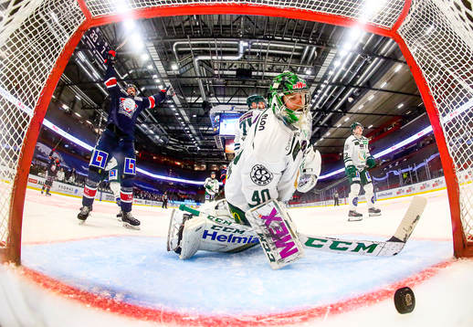 Linköpings Alexander Johansson jublar vid mål 3-1 av