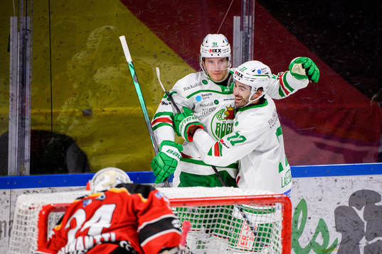 Rögles Adam Tambellini och Joey LaLeggia jublar