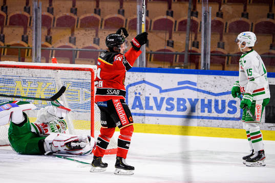 Luleås Juhani Tyrväinen jublar