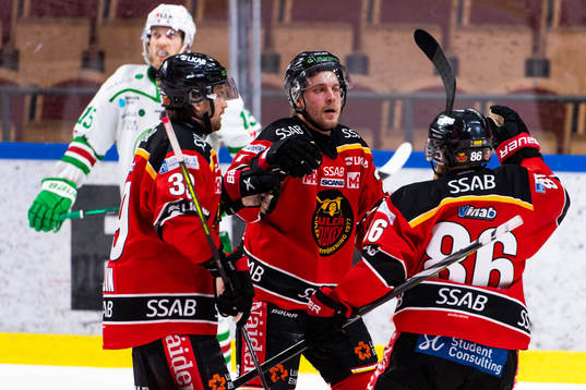 Luleås Juhani Tyrväinen jublar