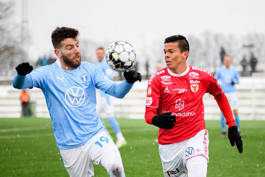 Malmö FFs Erdal Rakip och Kalmars Romario Pereira Sipiao