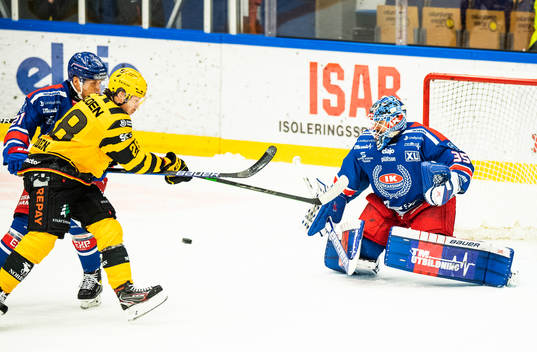 Oskarshamns målvakt Joe Cannata och Skellefteås Jesper