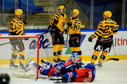 Skellefteås Tuomas Kiiskinen jublar