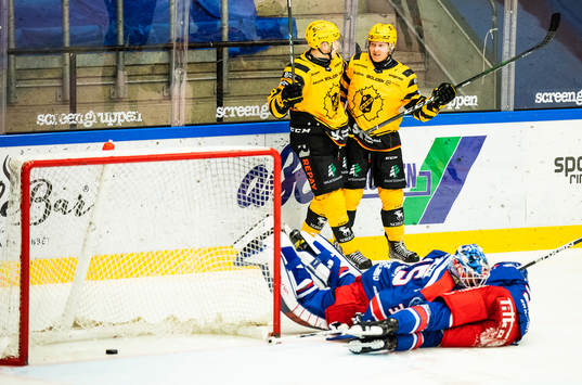 Skellefteås Tuomas Kiiskinen jublar