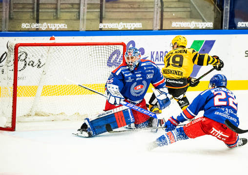Skellefteås Tuomas Kiiskinen gör 1-2 bakom Oskarshamns