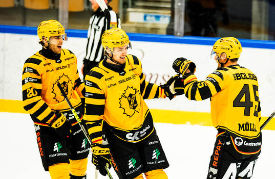 Skellefteås Oscar Möller jublar