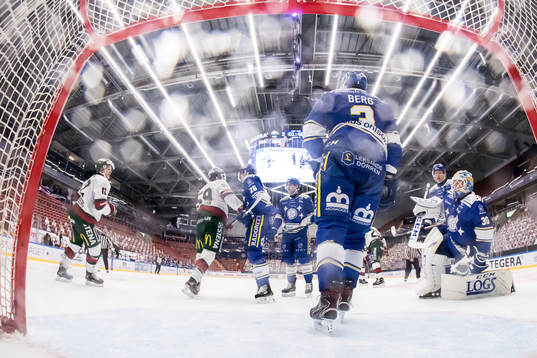 Leksands målvakt Janne Juvonen Leksands Patrik Norén och