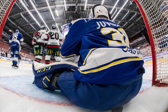 Leksands målvakt Janne Juvonen depp