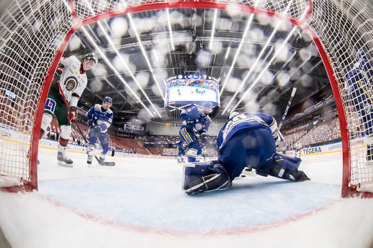 Frölundas Viktor Ekbom och Leksands Patrik Norén och Otto
