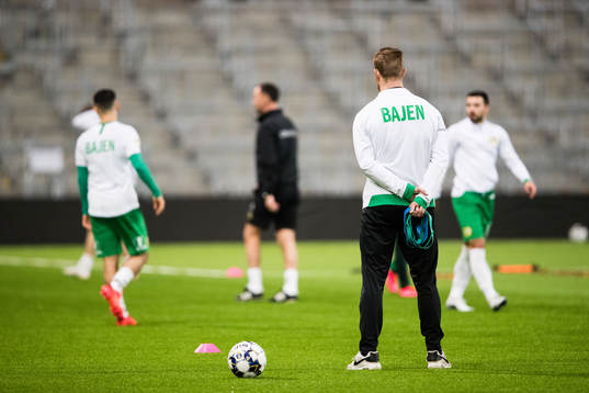 Hammarbys spelare värmer upp