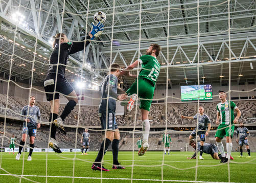 Brages målvakt Adrian Engdahl och Hammarbys Mads Fenger