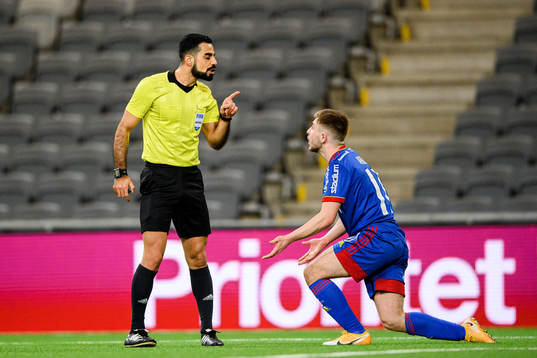 Domare Mohamed Al-Hakim och Djurgårdens Albion Ademi