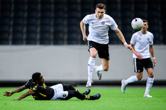 s Erick Otieno och Örebros Jake Larsson